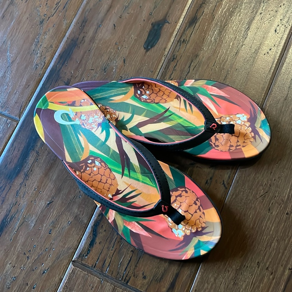 OluKai Ho’opio Hau Flip Flops